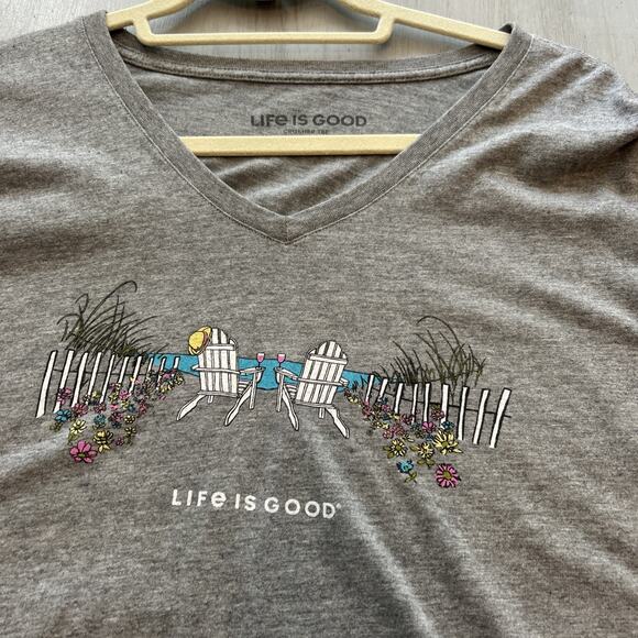 Life Is Good Gray Beach Chairs V Neck Crusher Tee T Shirt Women’s Sz L - Picture 2 of 8